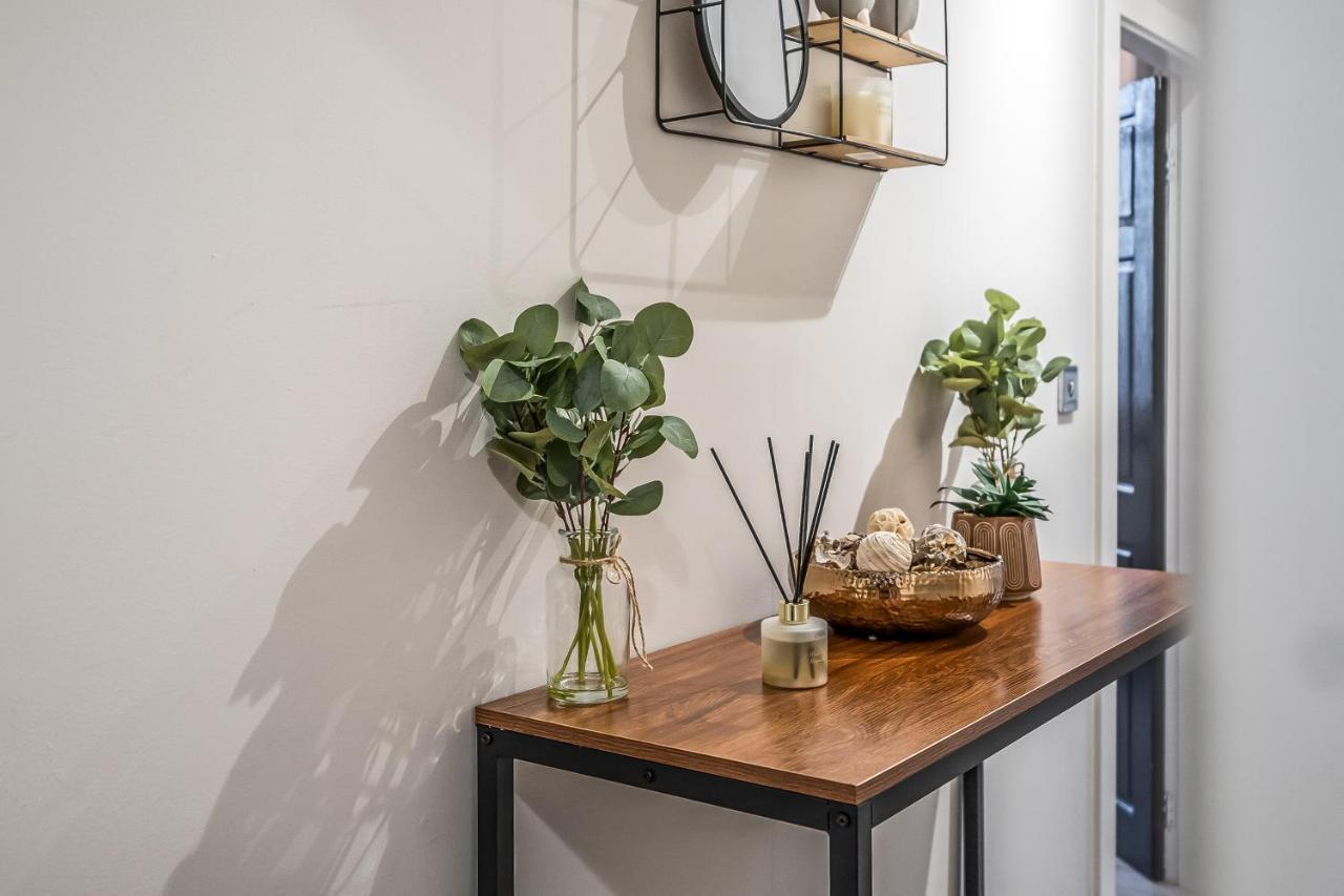 Private Ground Floor Main Door Entrance - Spacious 2 Bedroom Property - The Shore, Leith Edinburgh Exterior photo