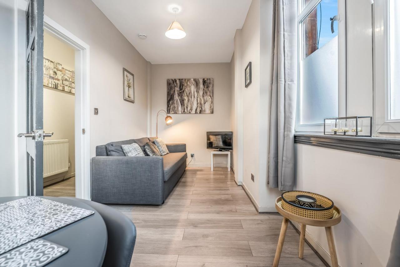 Private Ground Floor Main Door Entrance - Spacious 2 Bedroom Property - The Shore, Leith Edinburgh Exterior photo