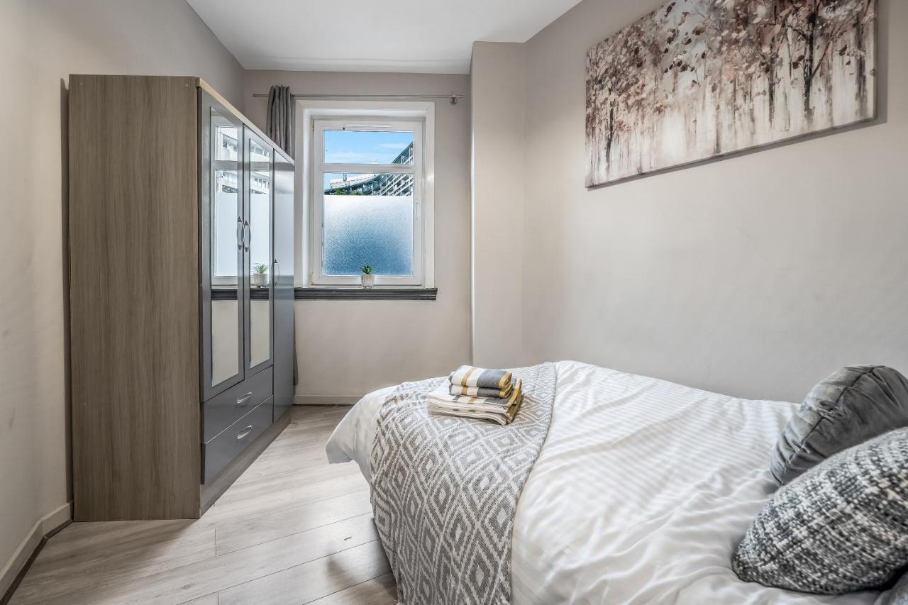Private Ground Floor Main Door Entrance - Spacious 2 Bedroom Property - The Shore, Leith Edinburgh Exterior photo