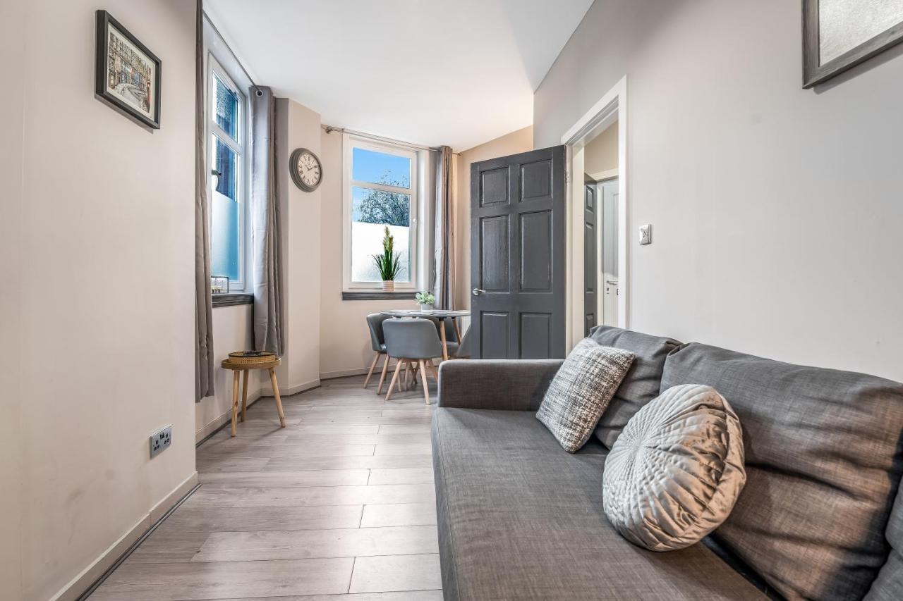 Private Ground Floor Main Door Entrance - Spacious 2 Bedroom Property - The Shore, Leith Edinburgh Exterior photo