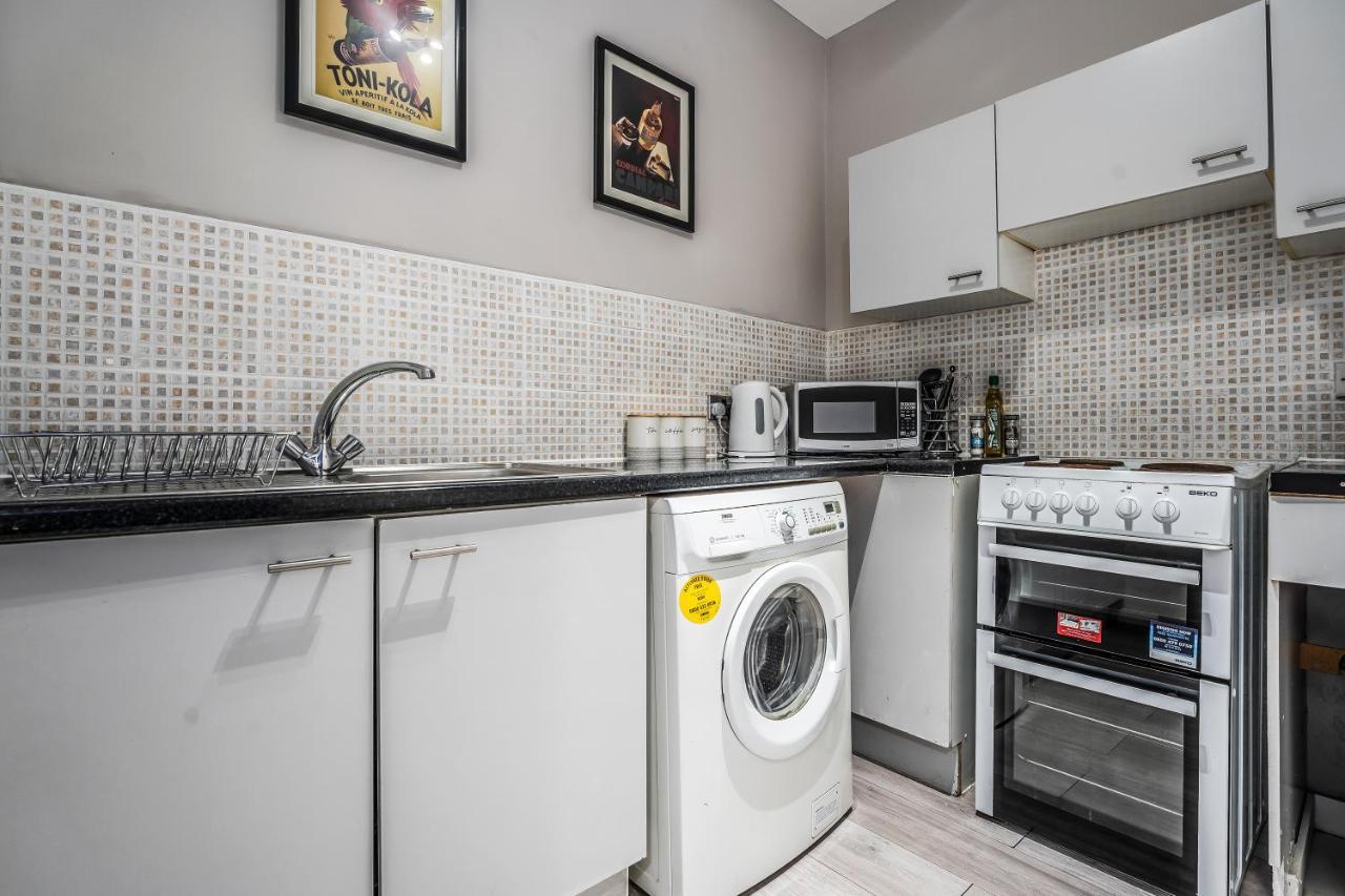 Private Ground Floor Main Door Entrance - Spacious 2 Bedroom Property - The Shore, Leith Edinburgh Exterior photo